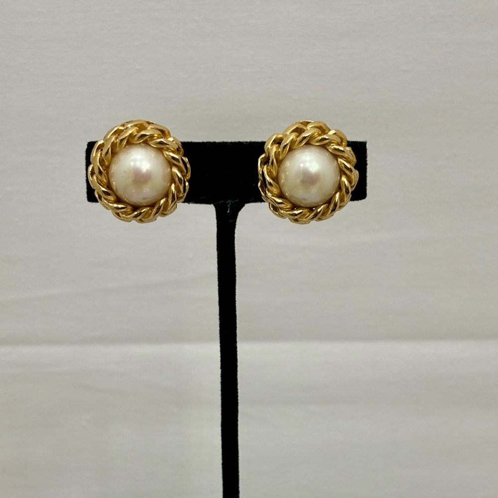 Christian Dior Signed Gold Tone Faux Iridescent Pearl Clip on Earrings - Picture 1 of 10